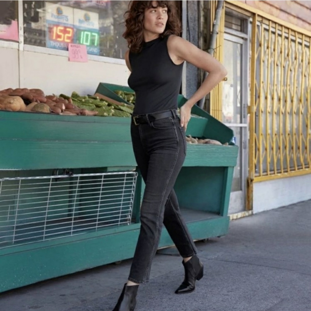 Everlane Curvy Cheeky Straight Leg Jean in Washed Black